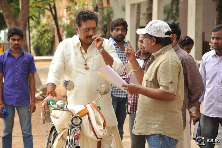 Govindhudu Andari Vaadele